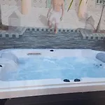 La Maison De L Artiste - D'hotes A - Avec Jacuzzi فندق مبيت وإفطار 4*