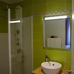 La Maison De L Artiste - D'hotes A - Avec Jacuzzi فندق مبيت وإفطار