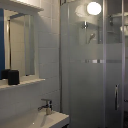 Bed and breakfast La Maison De L Artiste - D'hotes A - Avec Jacuzzi 4*