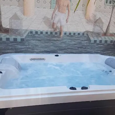 La Maison De L Artiste - D'hotes A - Avec Jacuzzi ベッド・アンド・ブレックファスト 4*