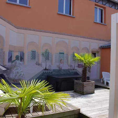 La Maison De L Artiste - D'hotes A - Avec Jacuzzi לינה וארוחת בוקר
