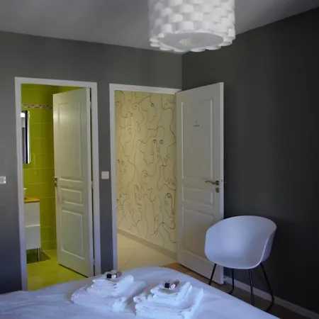 La Maison De L Artiste - D'hotes A - Avec Jacuzzi Bed & Breakfast *