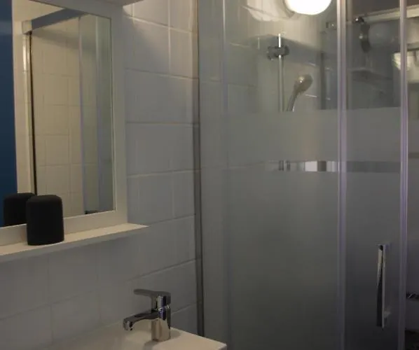 Bed & Breakfast La Maison De L Artiste - D'hotes A - Avec Jacuzzi 4*