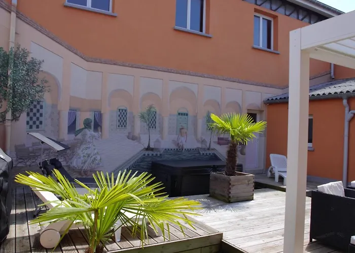 La Maison De L Artiste - D'hotes A - Avec Jacuzzi Bed & Breakfast