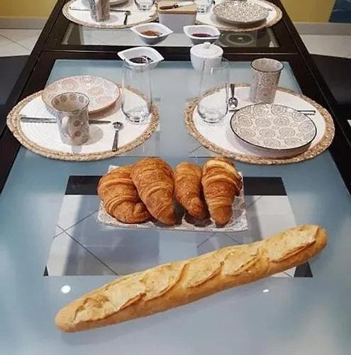 La Maison De L Artiste - D'hôtes à - Avec Jacuzzi 4*