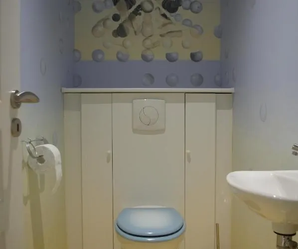 Bed & Breakfast La Maison De L Artiste - D'hotes A - Avec Jacuzzi 4*